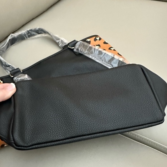 Brand New Thirty- One Black Animal Print Pebble Tote - Picture 9 of 9